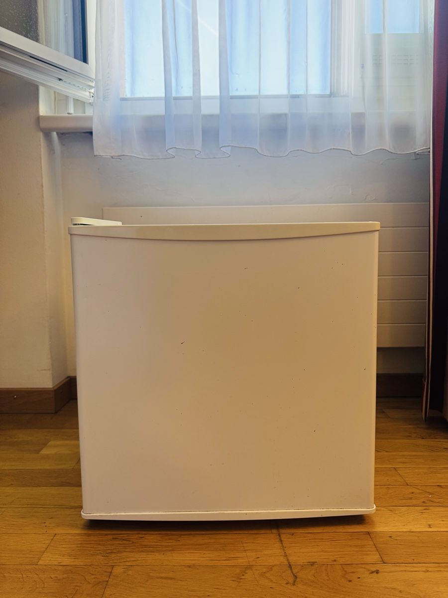 Kühlschrank: Compact White Mini Fridge - Perfect for Small Spaces! – Gebraucht aus Zürich von afe_h7xh