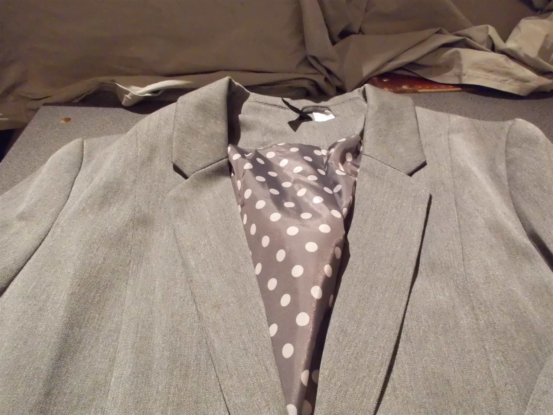 Jacken: Blazer Grösse 42, Divided, grau – Gebraucht aus Zürich von abraxas1291 1