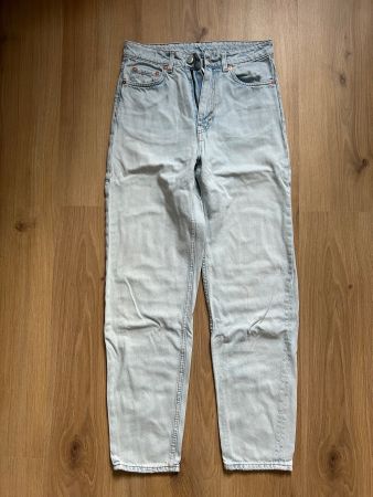Jeans bleu clair MOM taille haute, W26 L30 Weekday