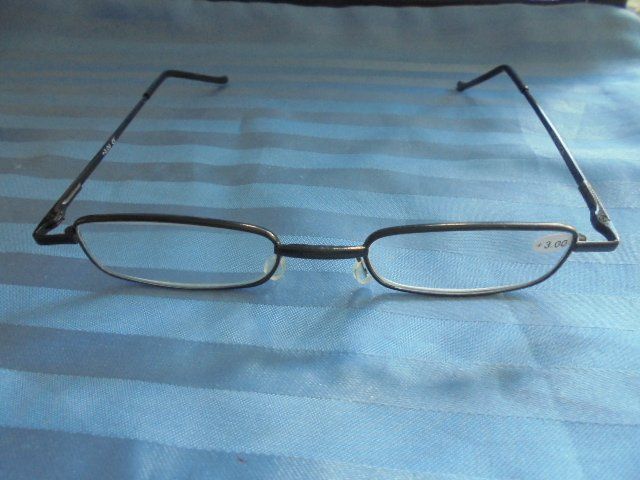 Brillen & Gläser: Lesebrille 3,0 Vergrösserung – Gebraucht aus Hinwil von Glasperlen 1