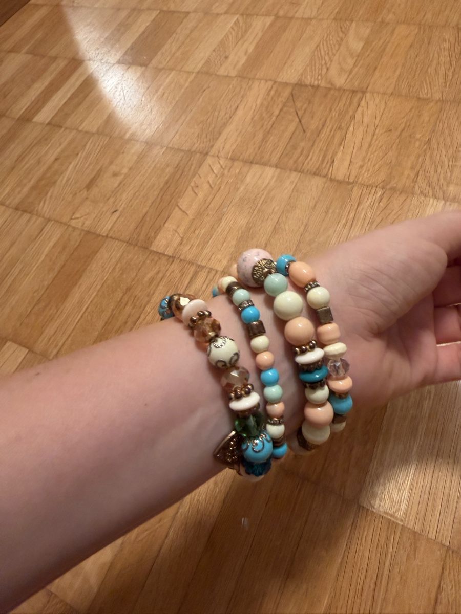 Bracelets: Armbänder Set 4 Stk, neu  – D'occasion à Jona par Good_luck_ 2