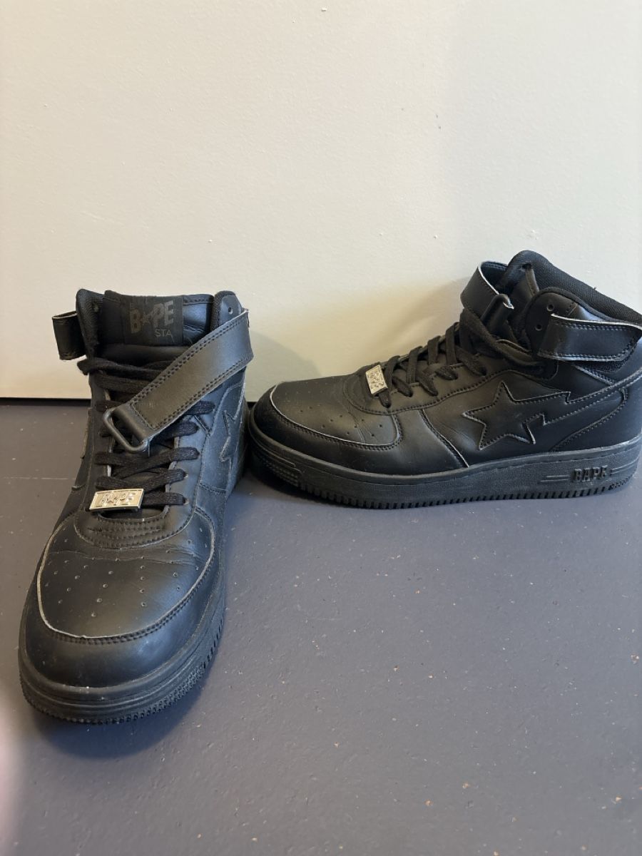 Bape Scarpe da uomo: Used Bape STA Mid Black Leather Sneakers  – Usato da Zürich venduto da Beatshead