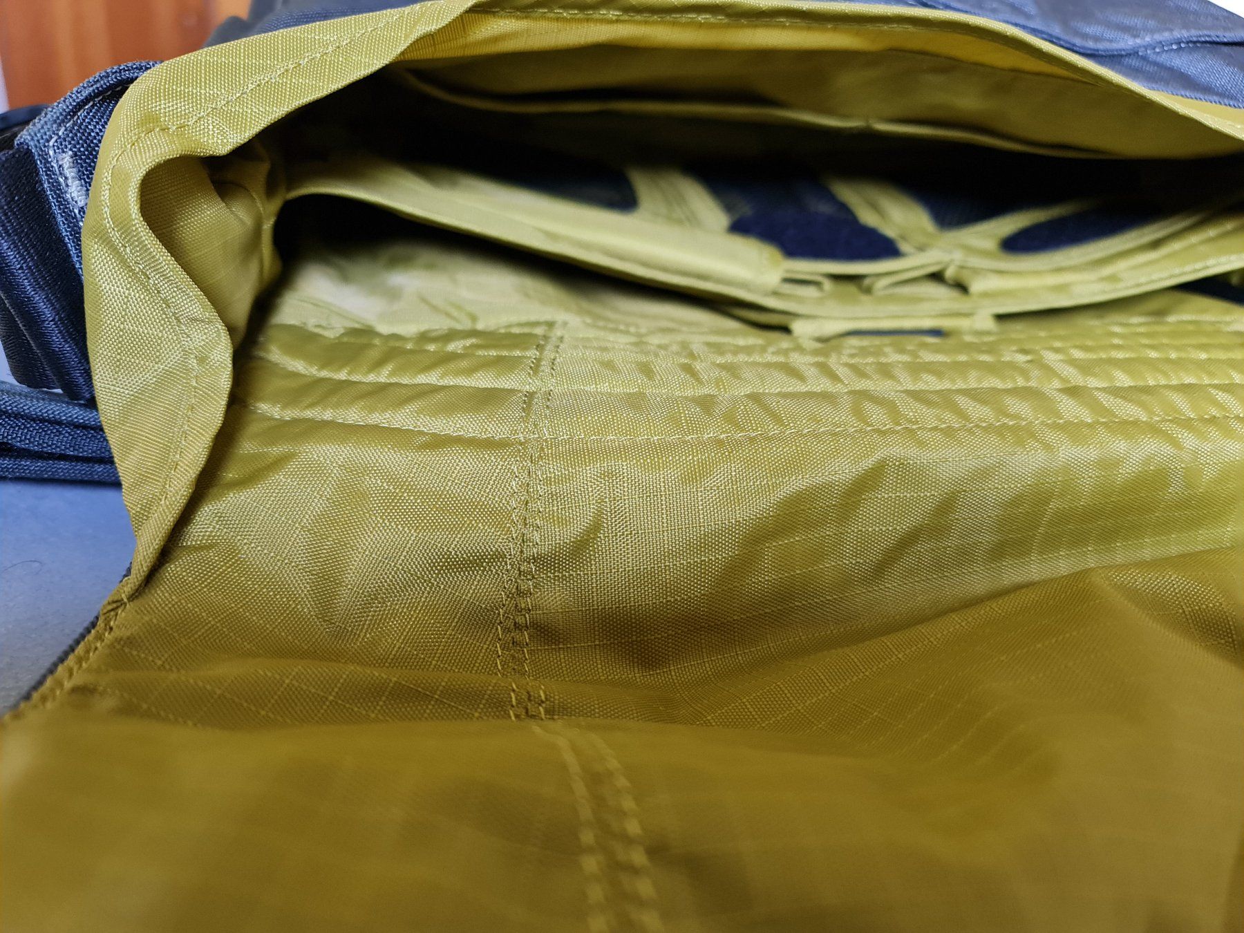 Crumpler Borse: Crumpler grosse Umhängetasche – Usato da Embrach venduto da Ta89 3
