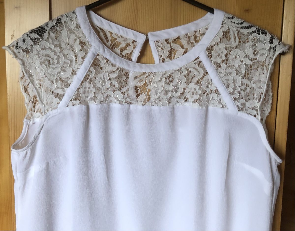 Top: TOP mit Spitze, 40, weiss  – Usato da Mühlebach (Goms) venduto da chr_q6d8 1