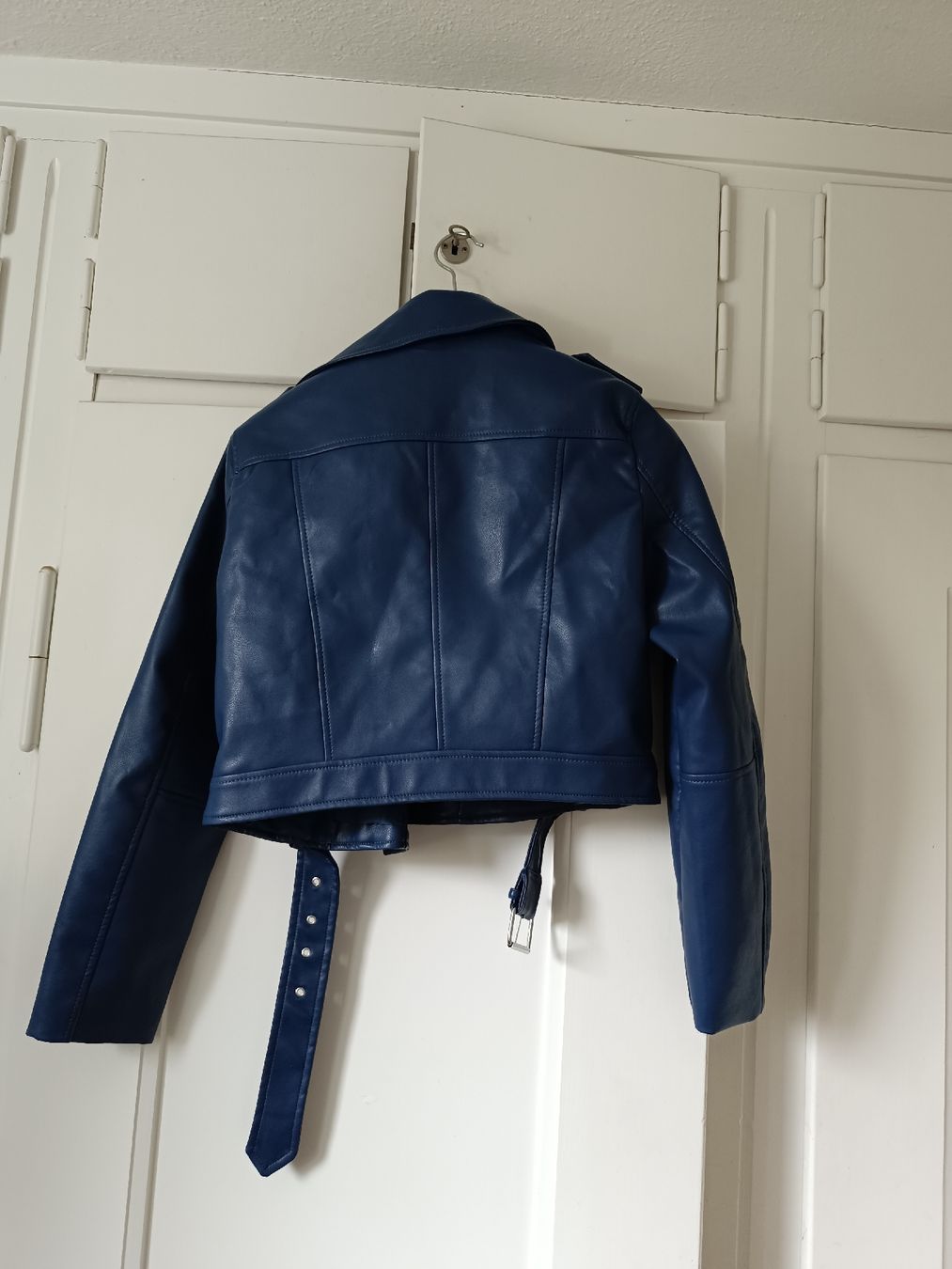 Stradivarius Giacche: Blaue Kunstlederjacke im Biker-Look, Grösse L – Nuovo (secondo la descrizione) da Zürich venduto da salsera44 1