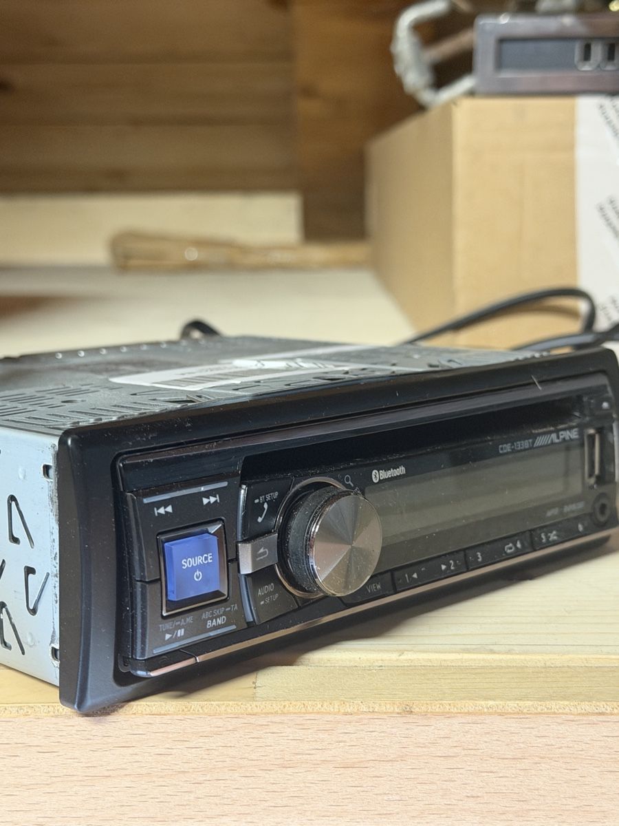 Alpine Radio: Autoradio Alpine CDE-133BT Bluetooth MP3 gebraucht – Usato da Zweisimmen venduto da mar_jw6w 2