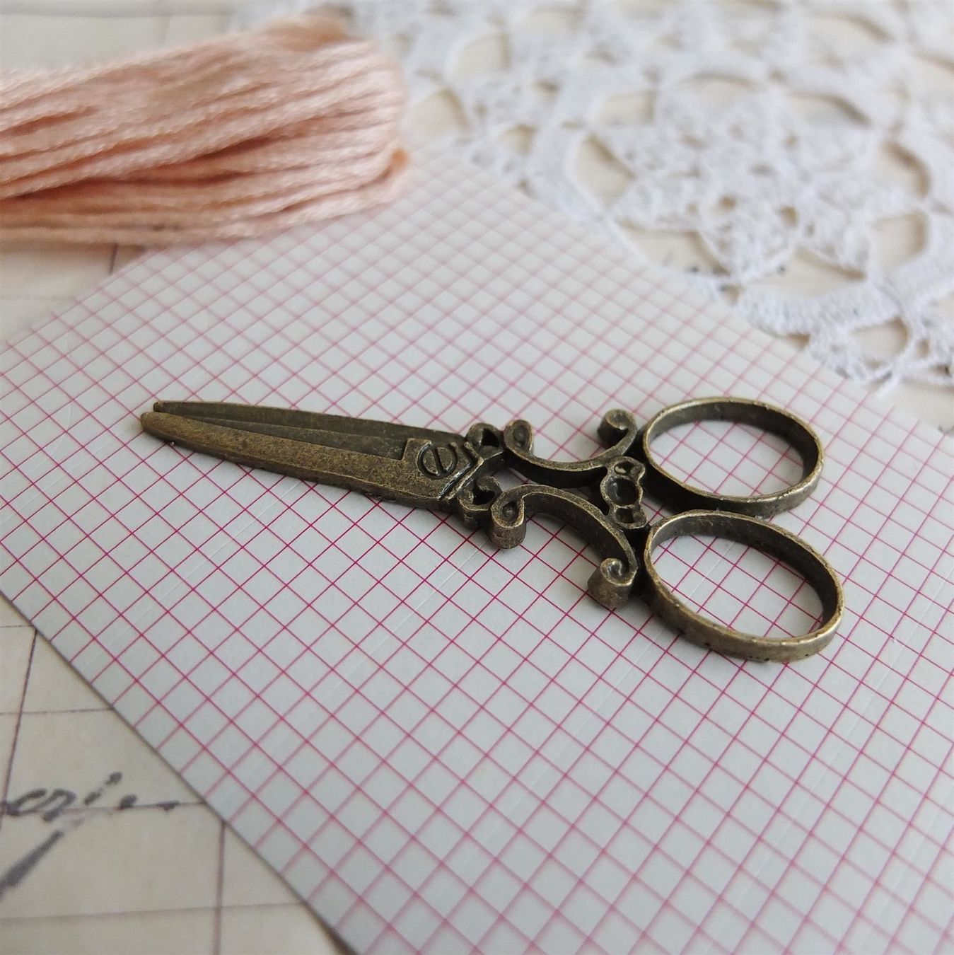 Materiale per decorazioni: 1 Applikation Anhanger Schere ciseaux – Nuovo (secondo la descrizione) da Meyrin venduto da laservette99