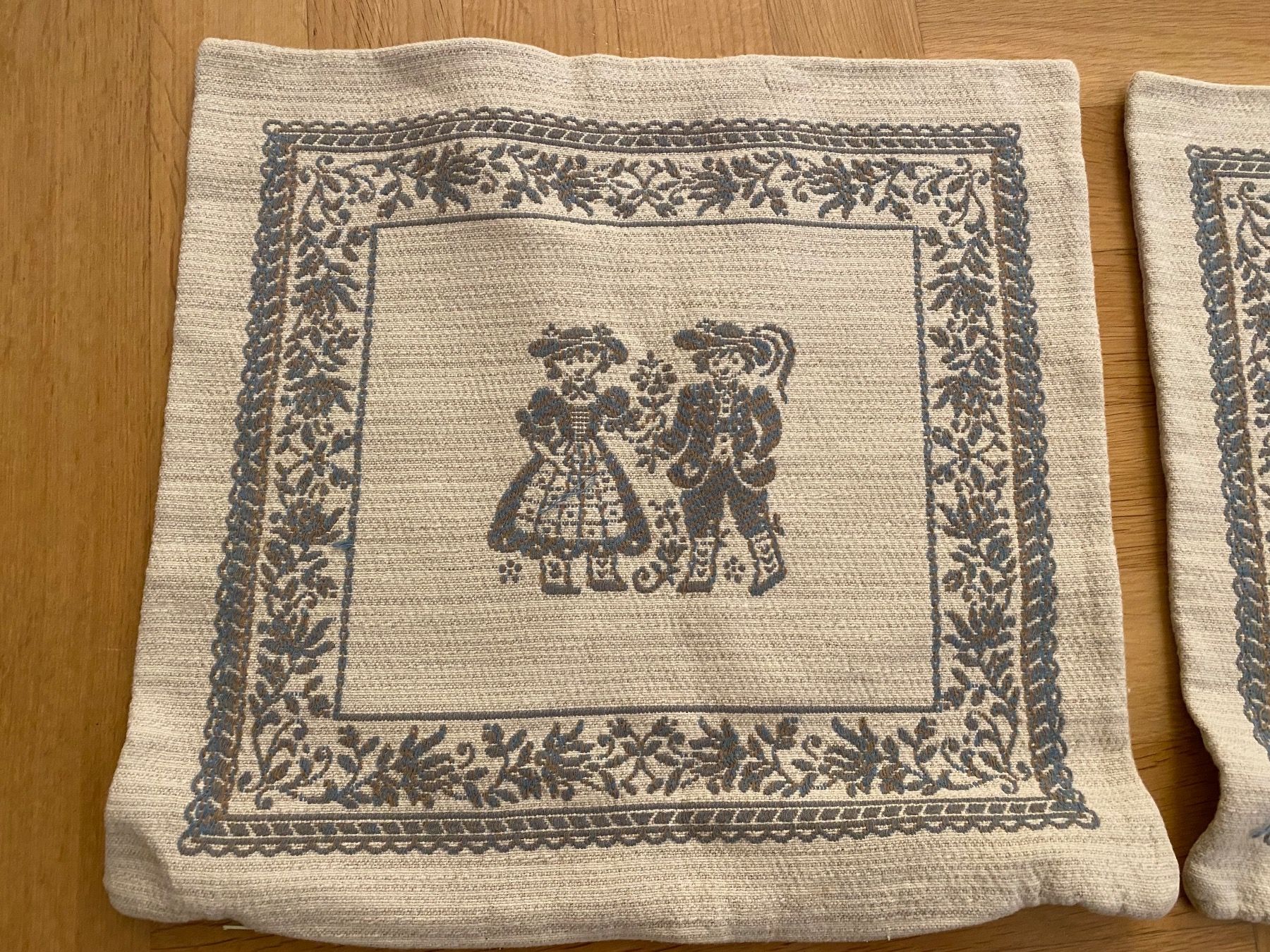Kissen: Set coussins et napperon – Gebraucht aus Biel/Bienne von mymou12 2