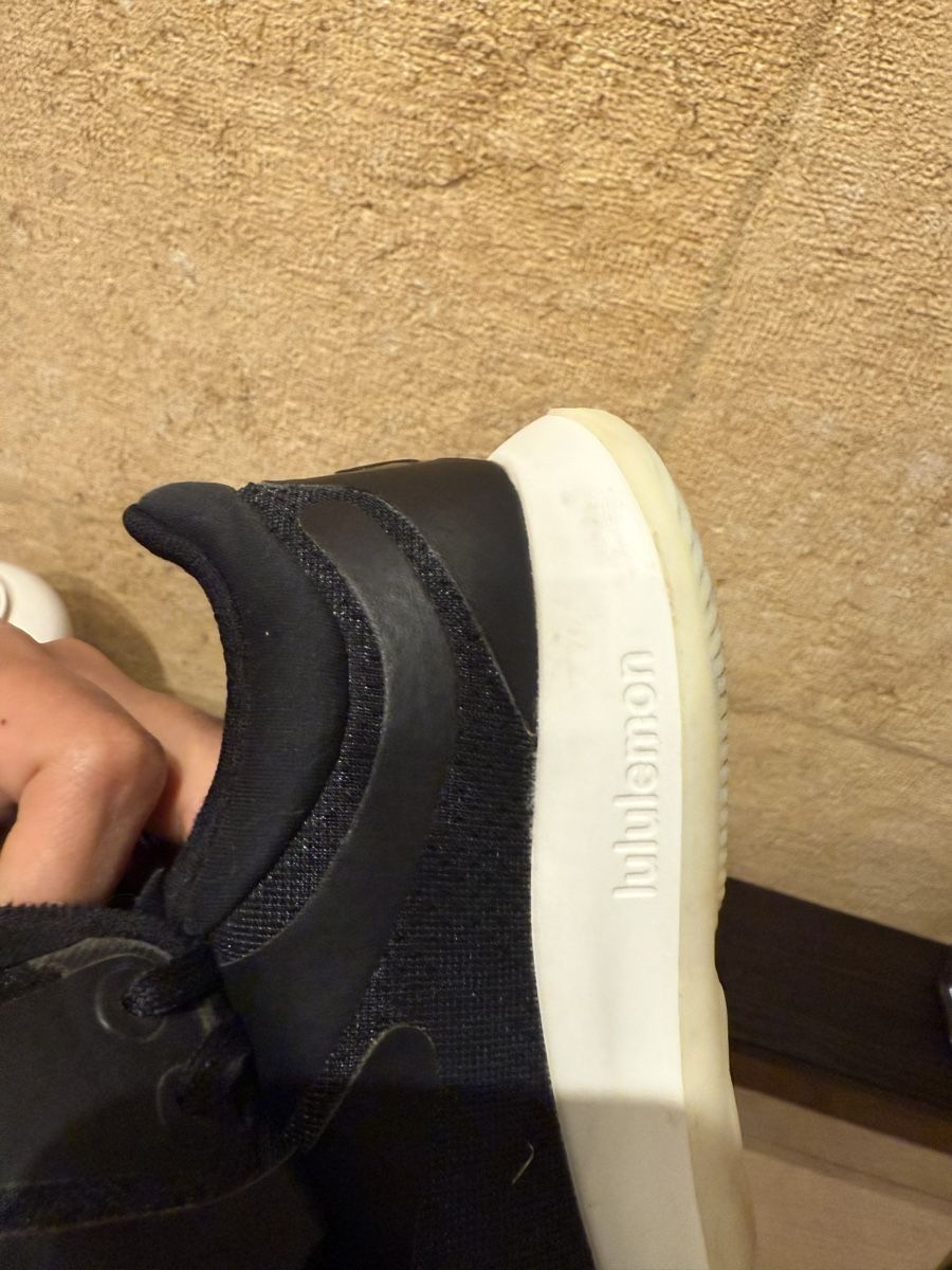 Scarpe da donna: Lululemon sneakers  – Usato da Neuchâtel venduto da ClosetSwap 1