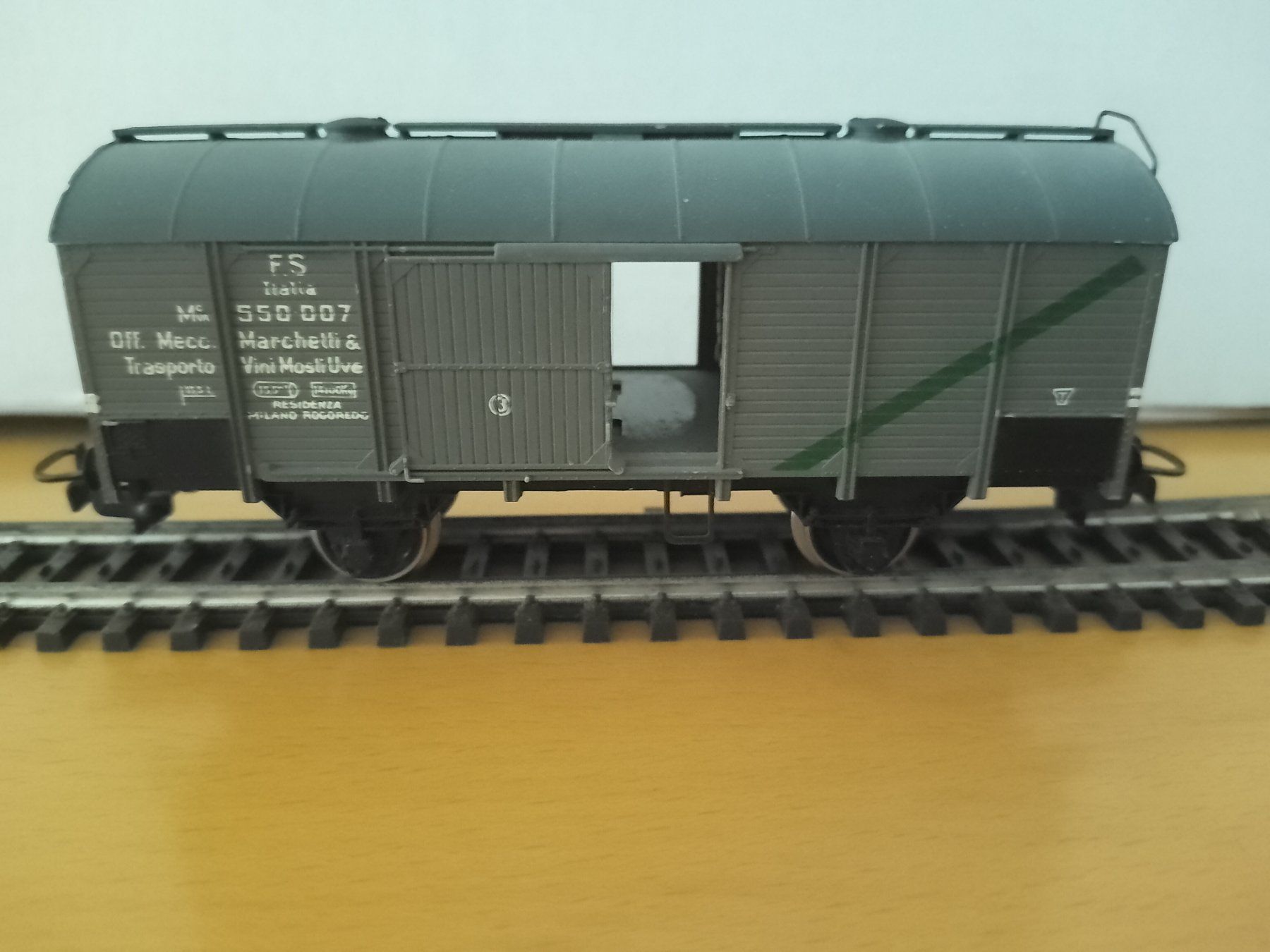 Rivarossi Modelleisenbahnen: Rivarossi 2011 FS H Weinfasswagen – Gebraucht aus Ittigen von Van_der_Valk