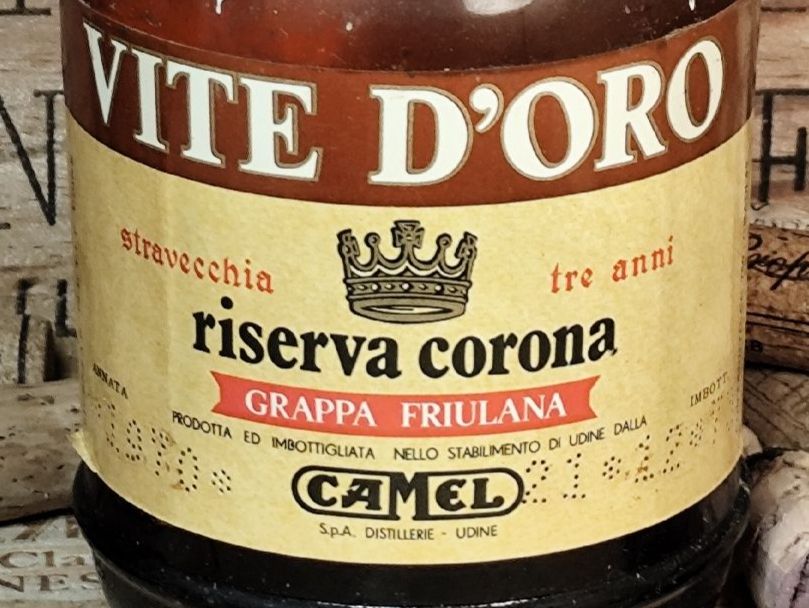 Bevande alcoliche: Grappa Straveccia Riserva Corona Dist.  CAMEL Vite d'Oro – Nuovo e nell'imballaggio originale da Büsserach venduto da Vintage-vins