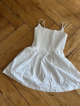 Sommerliches, leichtes, weisses Kleid mit Spaghettiträgern