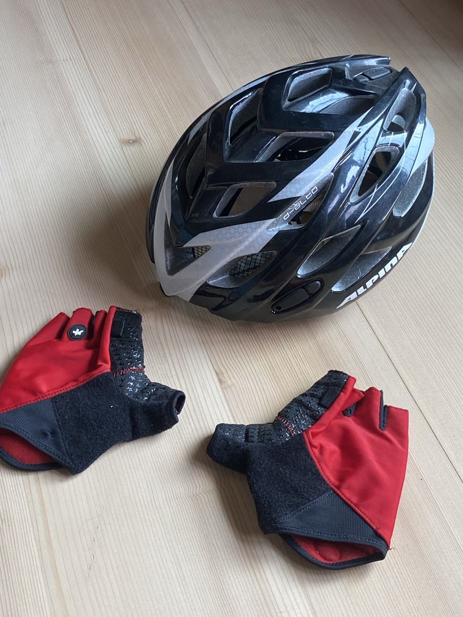 Casques: Alpina Helm & Handschuhe – D'occasion à Hausen am Albis par CinziaR