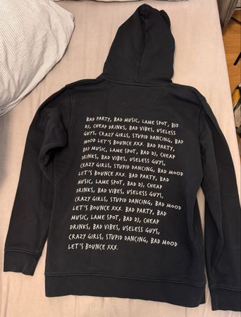 Schwarzer Pulli