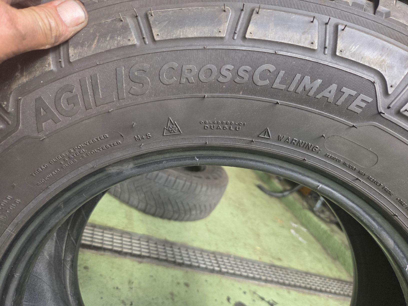 Pneus & Kompletträder: 2x michelin 275/65R16C – Gebraucht aus Solothurn von LYRELA 3