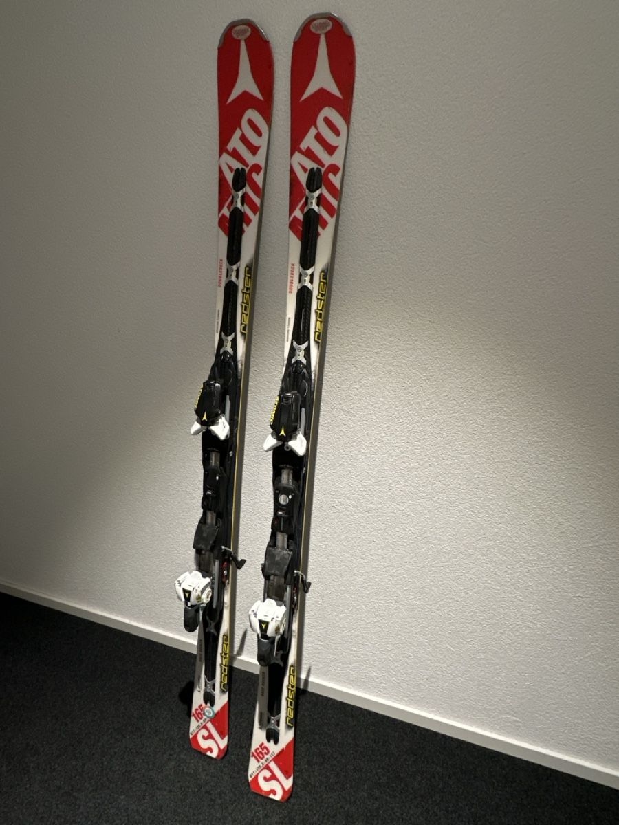 Atomic Sci: ATOMIC Ski 165cm – Usato da Uitikon Waldegg venduto da Mann