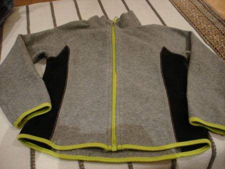Coole Fleecejacke von H & M, Gr. 110/116  in grau/schwarz