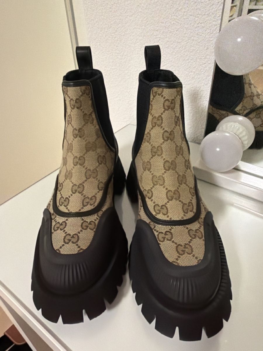 Gucci Scarpe da donna: Gucci Winterstiefel mit Monogramm neuwertig – Nuovo (secondo la descrizione) da St. Gallen venduto da TairiZ 1
