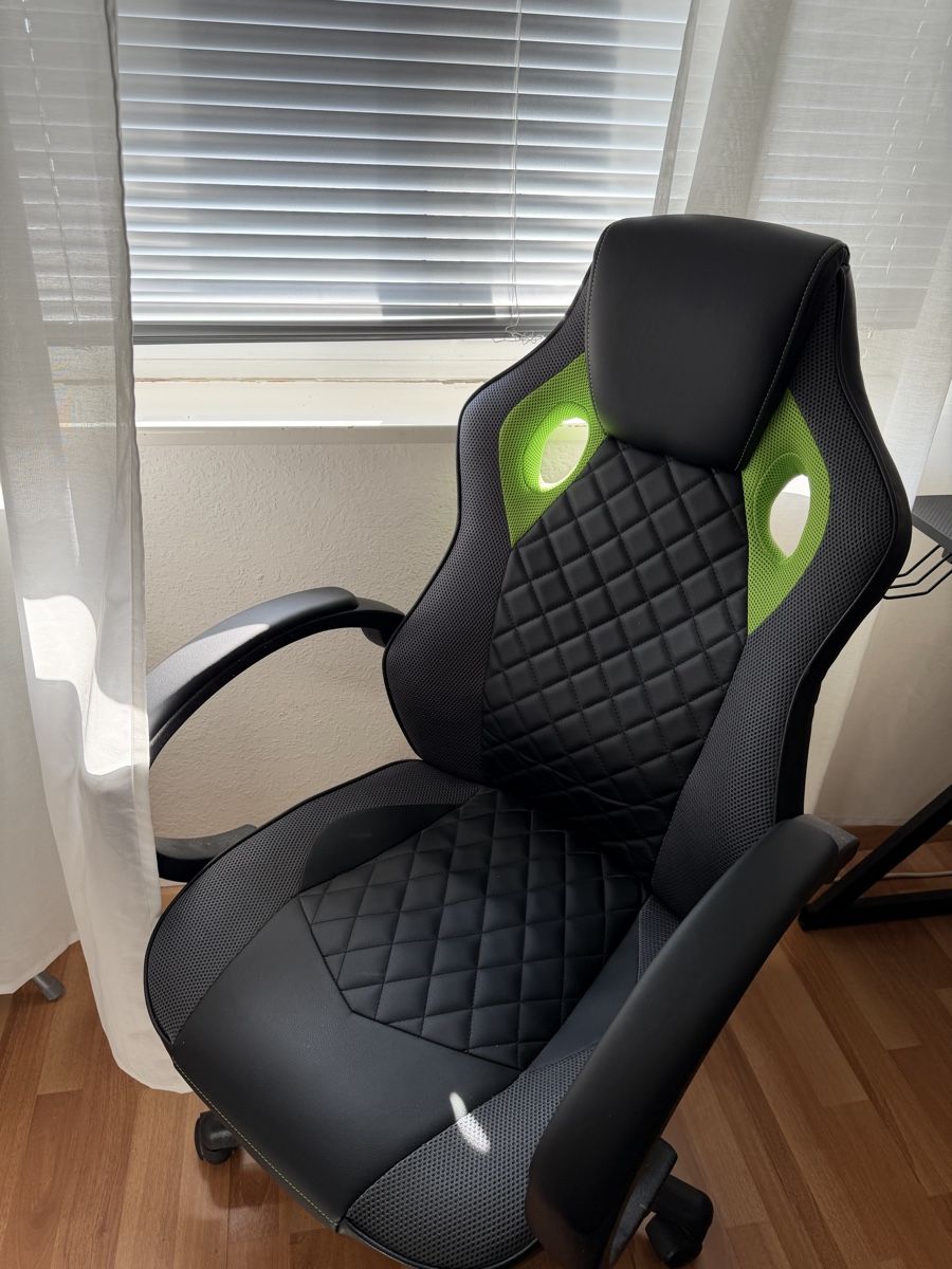 Sessel: Gaming Stuhl  – Neu (gemäss Beschreibung) aus Arbon von lea_h6r7