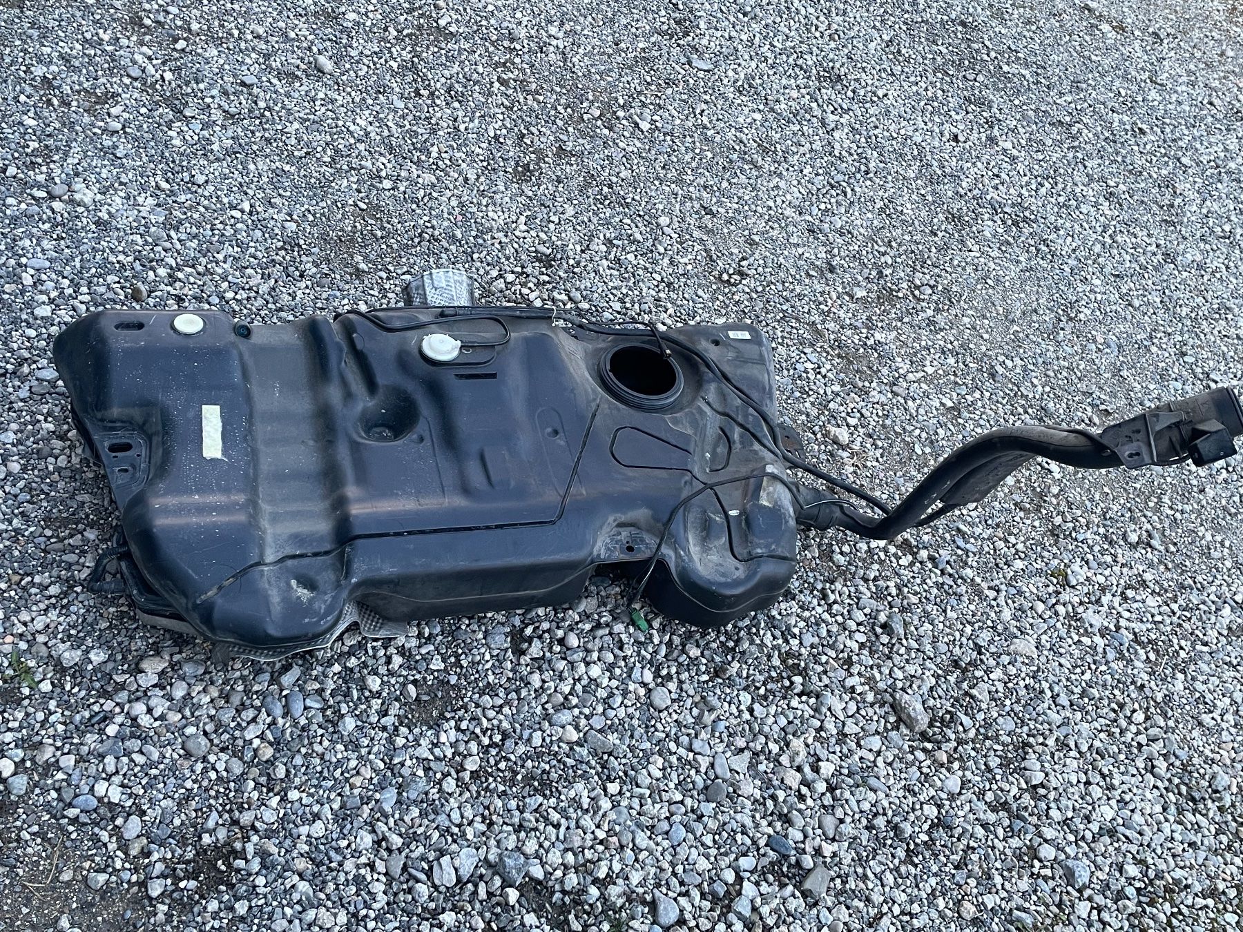 Citroën Tutti pezzi di ricambio auto: Tank zu Citroën C6 2.7 HDI – Difettoso da Gletterens venduto da XBHS7412 1
