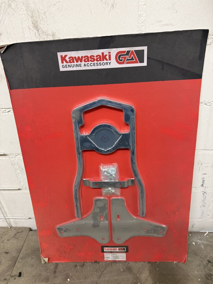 Kawasaki Alle Motorradersatzteile: Kawasaki VN1500 Sissybar Rückenlehne Chrom - NEU & OVP – Neu (gemäss Beschreibung) aus Buochs von 18-84 1