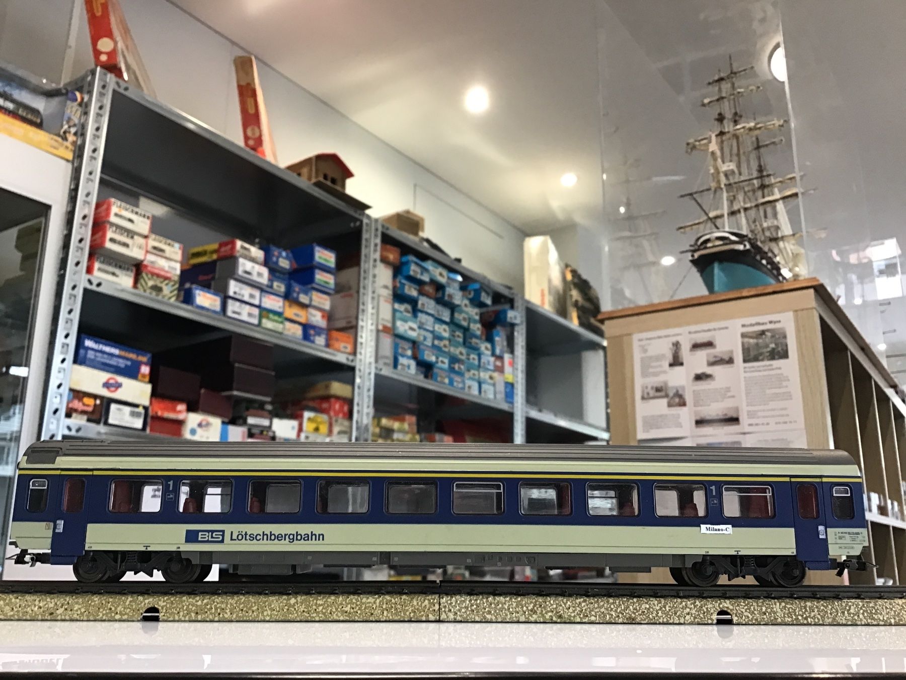 Roco Modellini di ferrovie: BLS Lötschbergbahn Wagen, 2X ROCO Spur H0 – Usato da Männedorf venduto da Spezial-Modelle 1