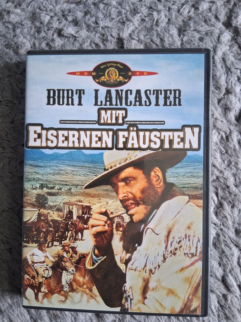 Alle DVDs: MIT EISERNEN FÄUSTEN       DVD – Gebraucht aus Wetzikon ZH von Ramones01
