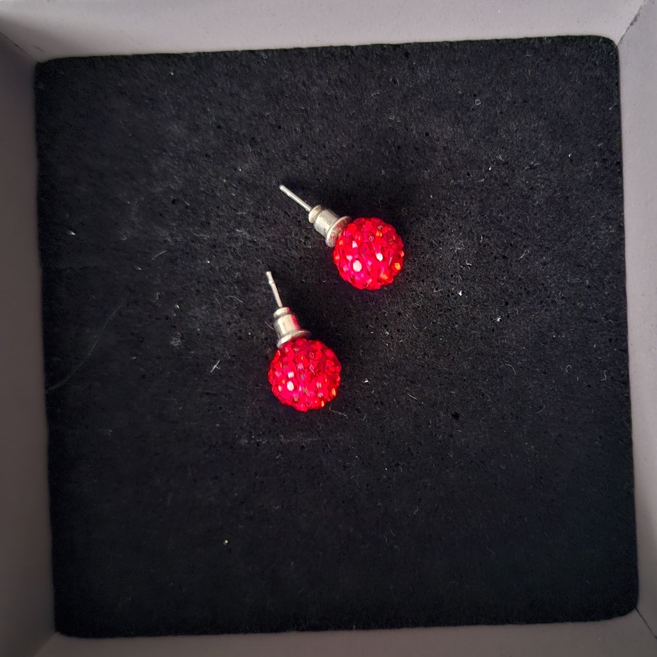 Altri gioielli: Rotes Schmuckset, Kette und Ohrringe – Usato da Rotkreuz venduto da PrelovedPicks 1