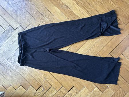 Leichte Hose mit Schlitz