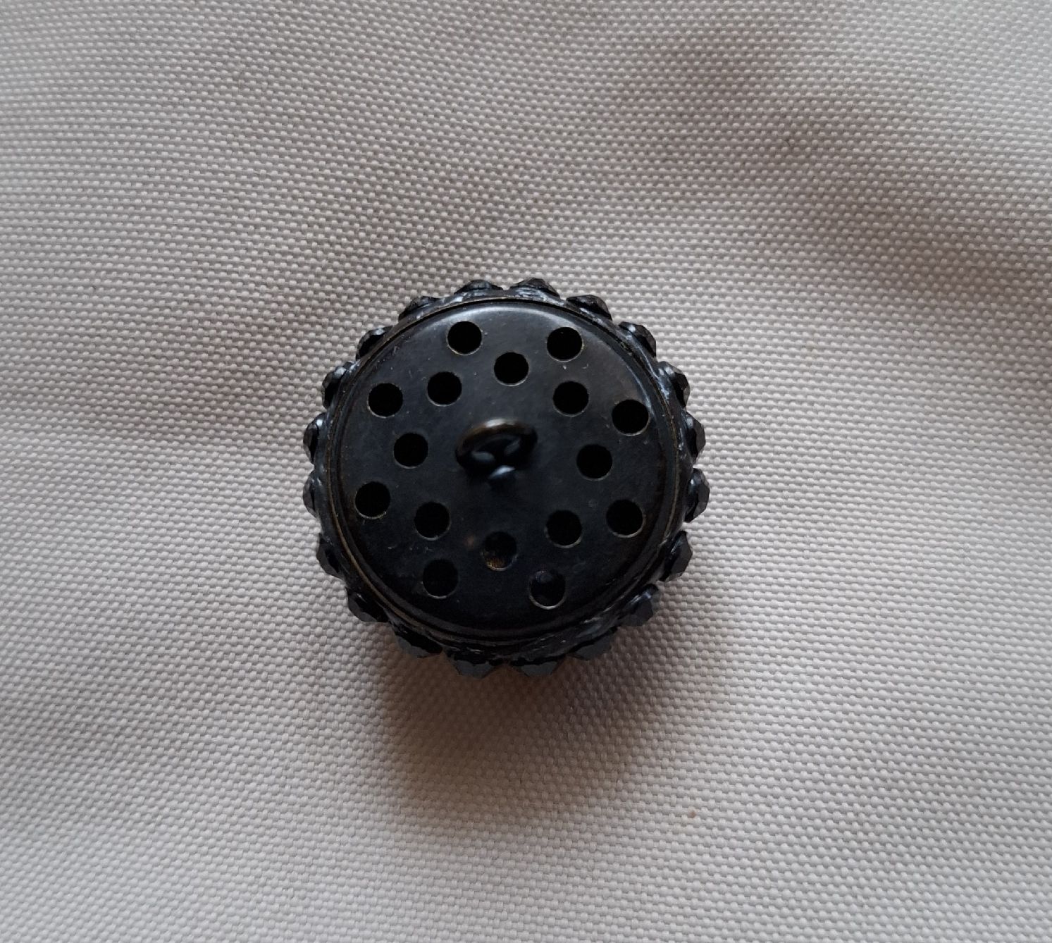 Bottoni: Schwarzer Strass-Knopf, 25 mm. – Usato da Dietikon venduto da Hirschkopf 3