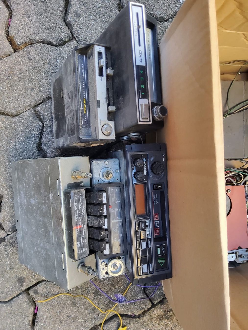 Radios: Div. Autoradios und Lautsprecher – Gebraucht aus Effretikon von fabee 4