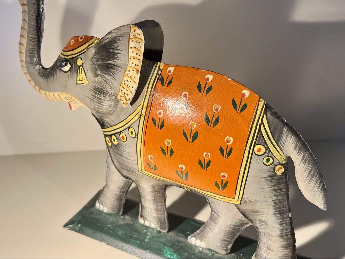 Skulpturen & Statuen: Éléphant décoratif en métal peint main, Inde – Neu (gemäss Beschreibung) aus Genève von DELIRBEADS 1