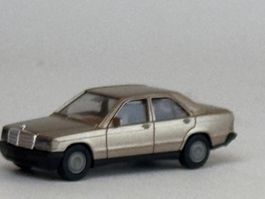 VE1- Herpa Mercedes 190 E goldmetallic