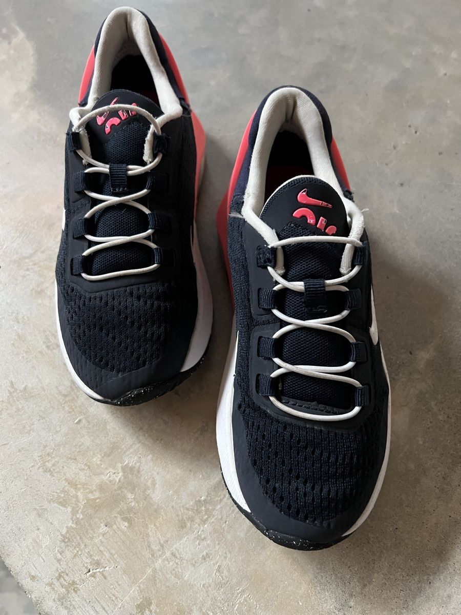 Nike Chaussures garçon: Nike Kinder Turnschuhe Gr.30 Sneaker – D'occasion à Eglisau par yd55