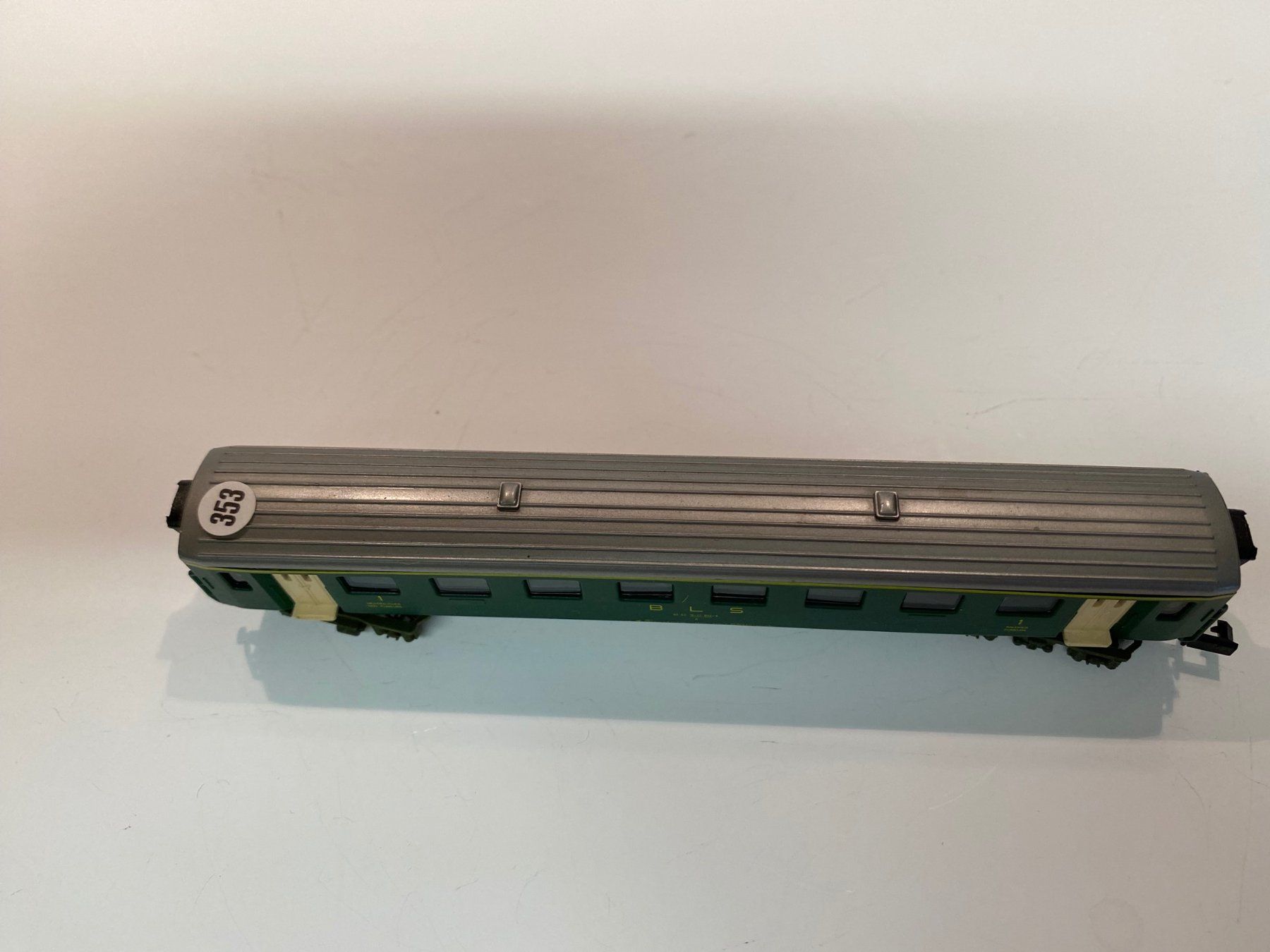 Arnold Modellini di ferrovie: Waggon Wagen BLS Arnold Spur N 353 – Usato da Kerzers venduto da tisyayasuBE 2