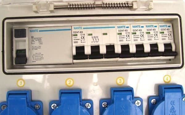 Elettrotecnica: 55473 - Stromverteiler Baustromverteiler CEE Verteiler – Nuovo e nell'imballaggio originale da Wallenwil venduto da toesstal-vertrieb 3