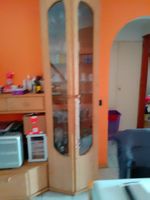Kleiderschrank mit Vitrine