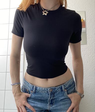 MOVE Black Cropped T-Shirt Size S
