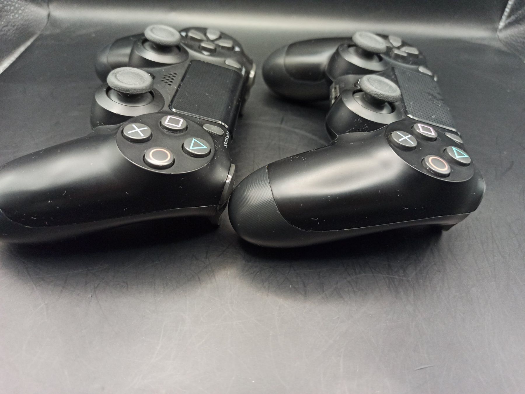 Controller: 2 x Original Controller Sony PS4 Wireless DualShock 4 V2 – Usato da Oberweningen venduto da mar_87mx 3