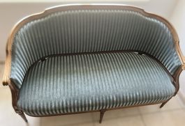 Elegantes Biedermeier / Louis-Philippe Sofa, Nussbaum & Samt