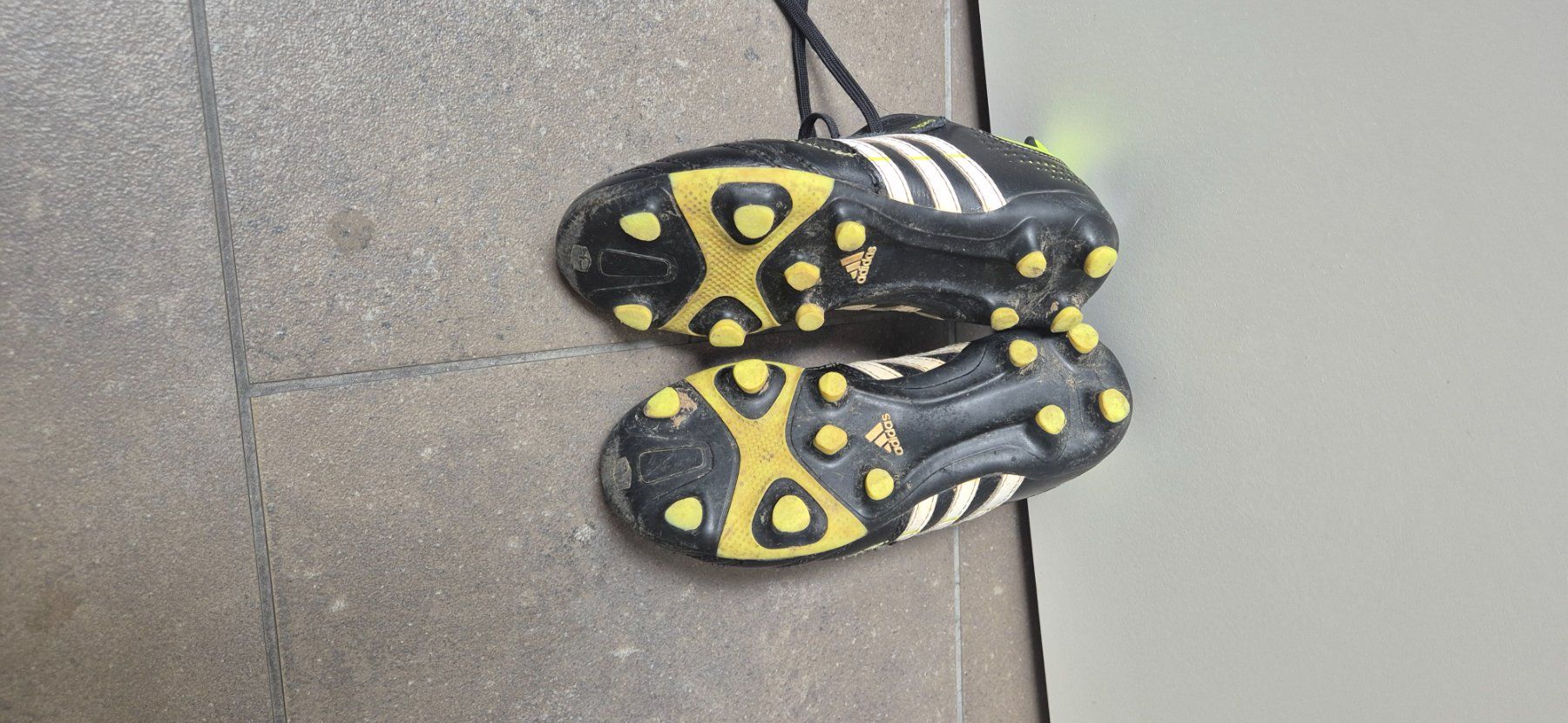Adidas Scarpe per ragazzi: Fussballschuhe Adidas Gr. 33 – Usato da Steinhausen venduto da Housebabe 1