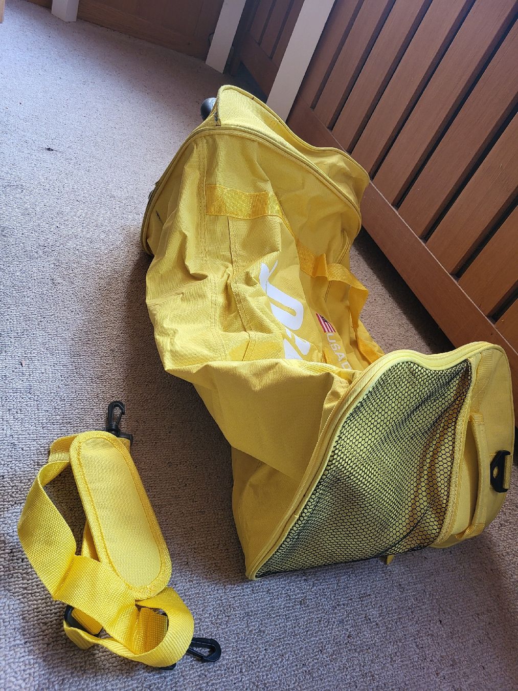 Valigie: Reisetasche mit Rollen – Usato da Zweisimmen venduto da Adorable 2