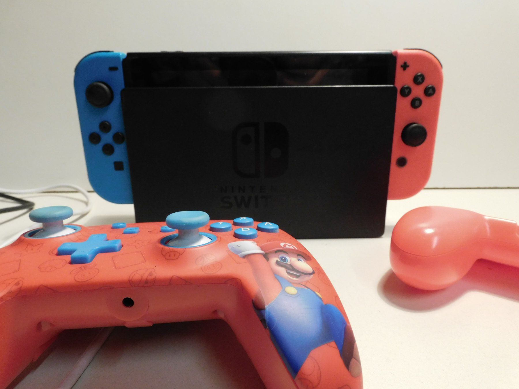 Nintendo Consoles: Nintendo Switch Konsole Zubehör Mario Controller – D'occasion à Sursee par 76 2