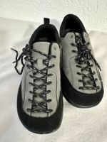 Herren-Freizeit Sneaker grau NEU 43
