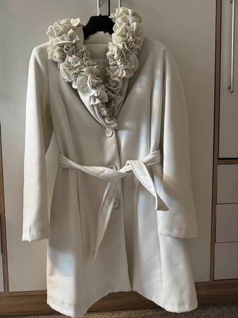 NEU! Eleganter Damenmantel Weiß – Rüschenkragen, Neu, Gr. 40