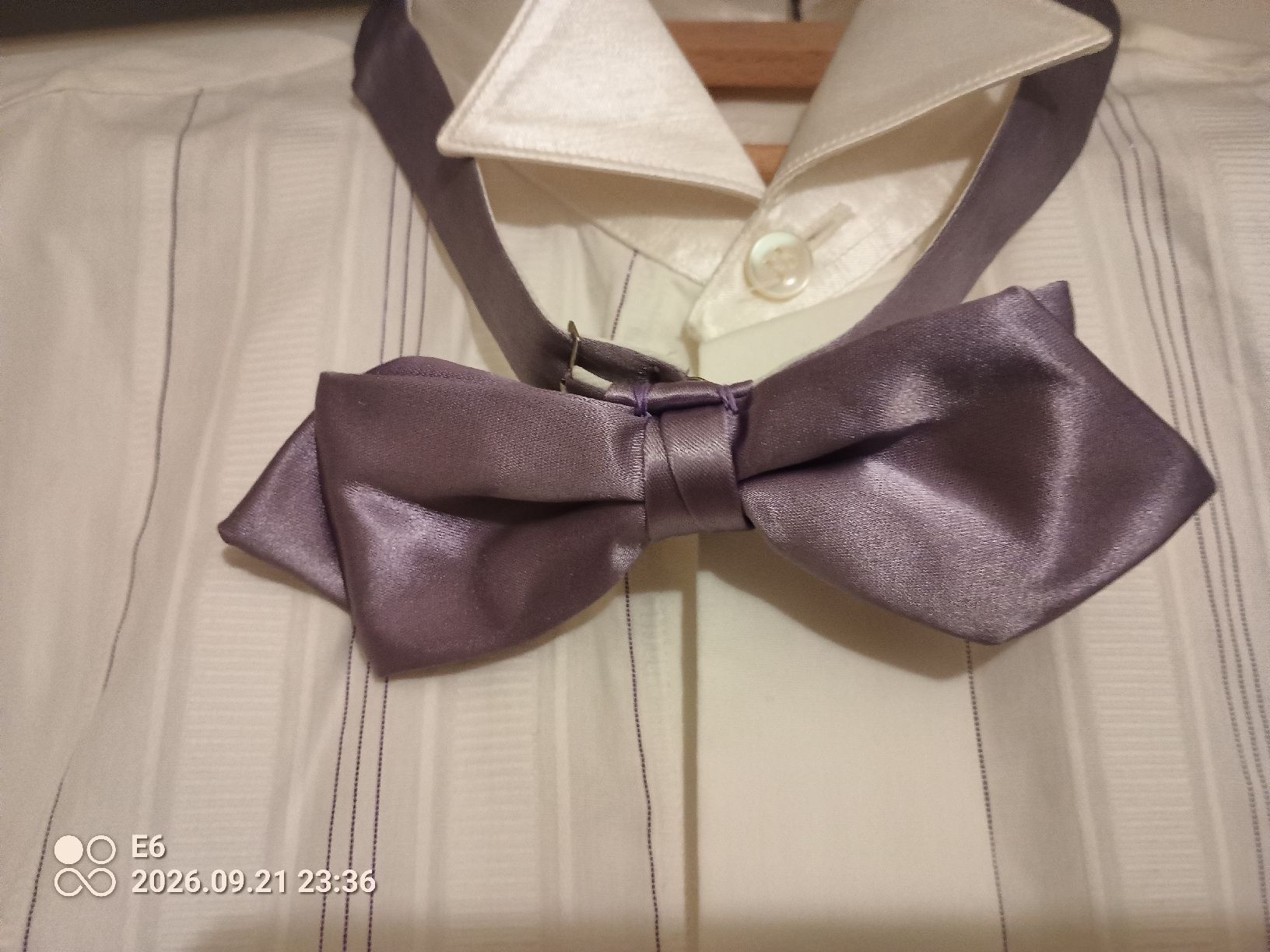 Camicie: Smoking Hemd mit Papillon Marke: Jaques Britt – Nuovo e nell'imballaggio originale da Zürich venduto da Mitzi6 4