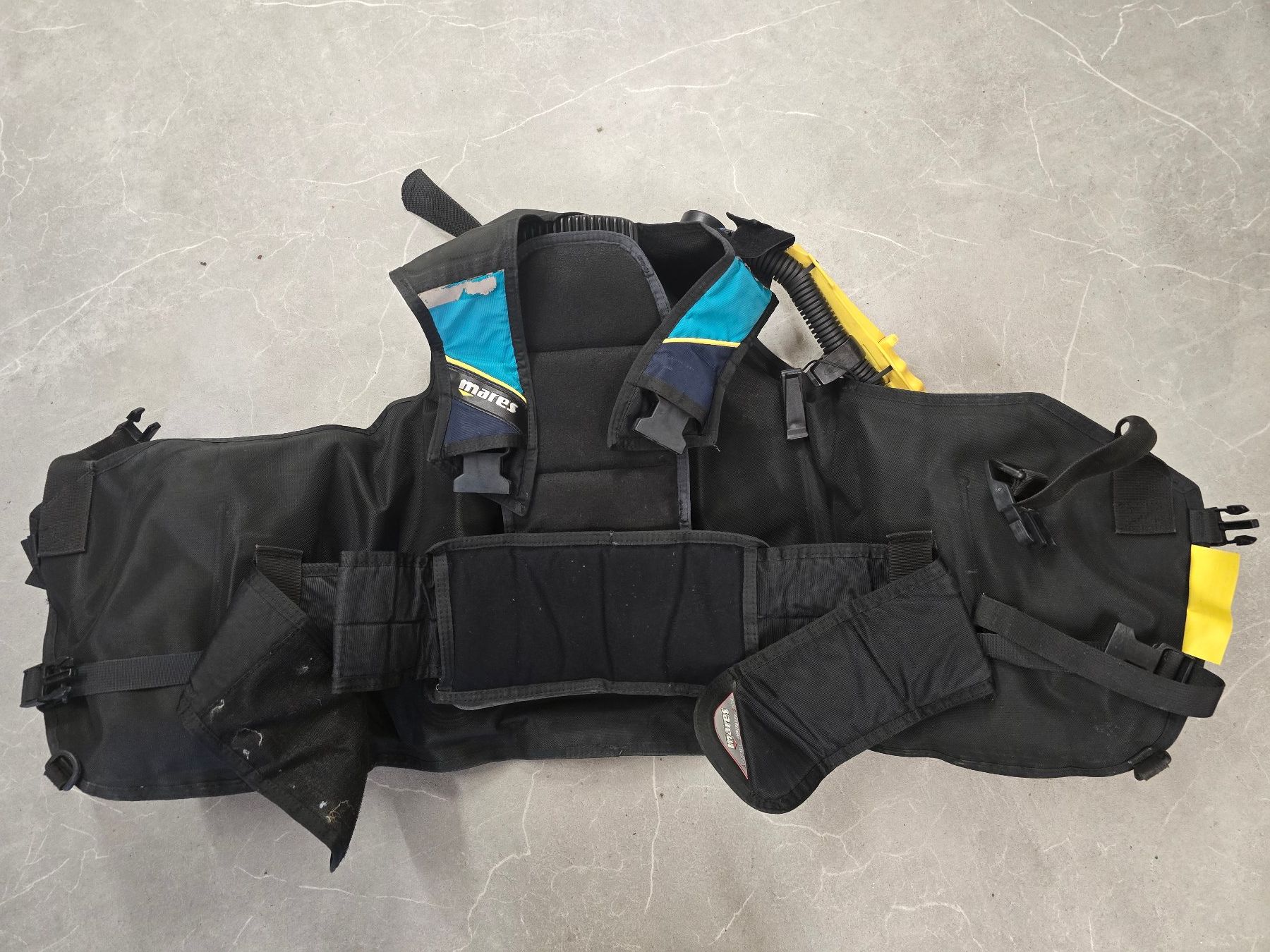 Mares Combinaisons de plongée: Tarierjacket Mares Vector mit Tauchmesser – D'occasion à Jona par fege63 1