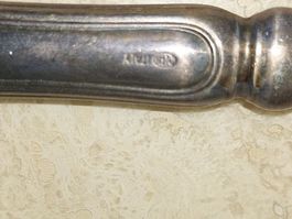 Flaschenoeffner versilbert mit Monogramm guter Zustand