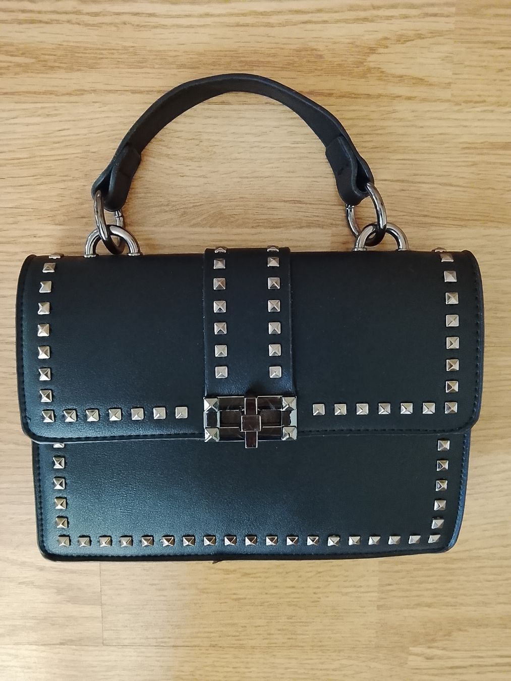 Taschen für Damen: Sac à main et bandoulière – Gebraucht aus Couvet von fat_kyl7 2