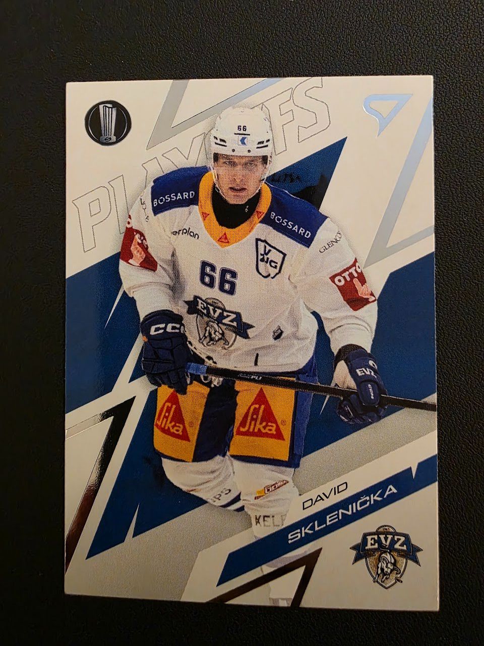 Sportzoo Carte collezionabili: 2025/26 EVZ Zug David Sklenicka Playoffs – Usato da Bauma venduto da Yotanke